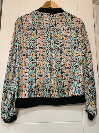 Chaqueta Stradivarius Estampada Talla L