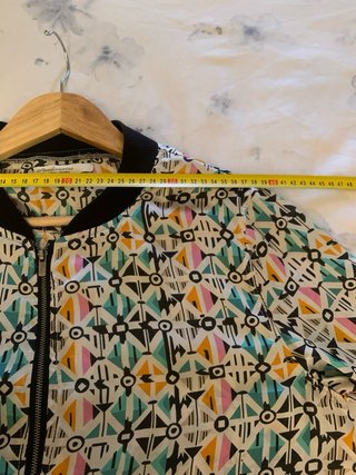 Chaqueta Stradivarius Estampada Talla L