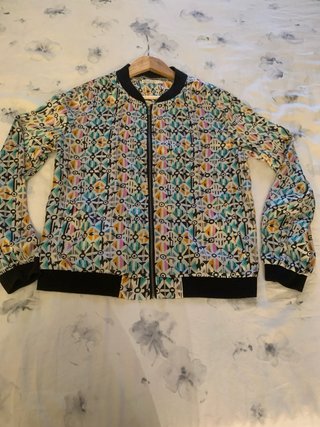 Chaqueta Stradivarius Estampada Talla L