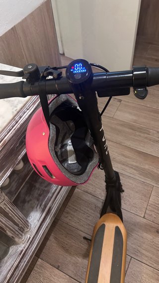 Monopatín Eléctrico con Casco y cargador