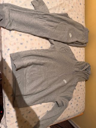 Conjunto deportivo Nike gris