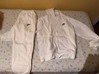 Conjunto deportivo Nike gris