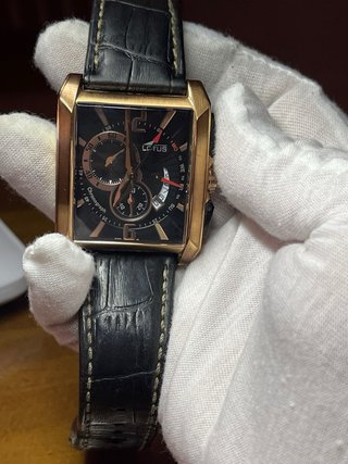 Reloj Lotus Cronógrafo Dorado y Negro