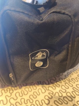 Paletero Bullpadel Advance Negro y Gris