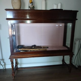 Vitrina antigua de madera caoba cristal