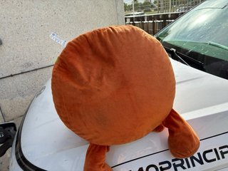 Puf de peluche de hamburguesa