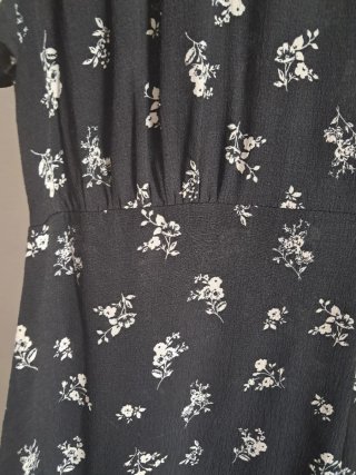 Vestido New Look floral negro talla XS
