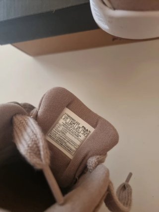 Zapatillas Fila Grises y Blancas