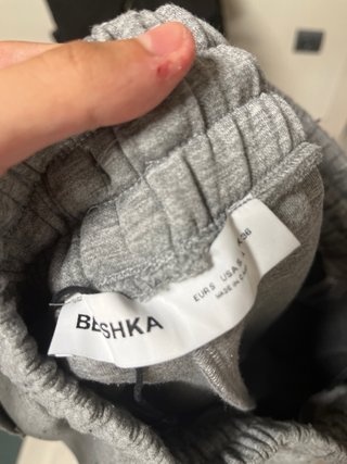 Pantalón ancho gris Bershka Talla S