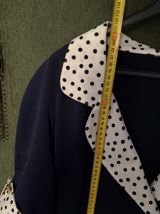 Vestido azul marino con lunares
