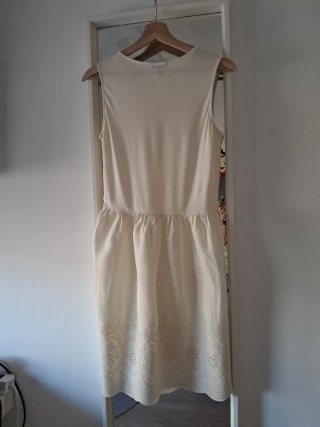 Vestido beige con cenefa