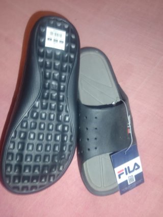 Chanclas Fila Negras y Grises