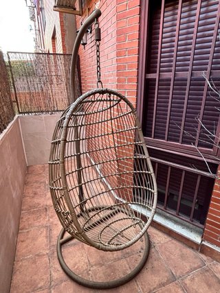 Sillón huevo exterior con cojines beige