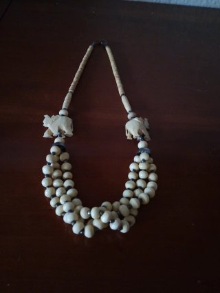 Collar elefantes de la suerte beige y gris