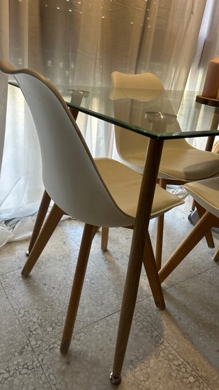 Mesa y 4 Sillas Comedor