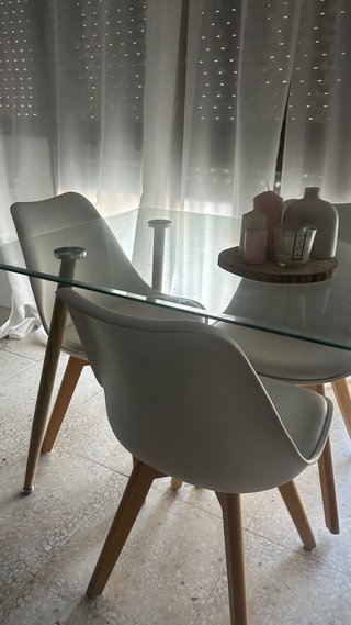 Mesa y 4 Sillas Comedor