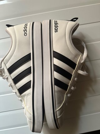 Zapatillas Adidas Blancas y Negras
