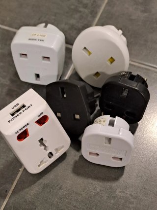 Kit Viaje UK -Adaptadores Enchufe Inglés + Regleta