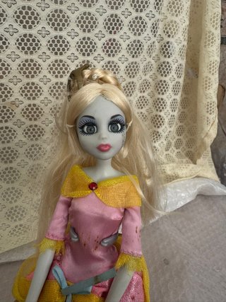 Muñeca Barbie Zombie Cenicienta