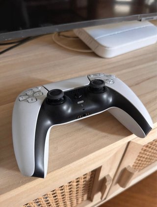 Playstation 5 Digital Edition + 2 Mandos