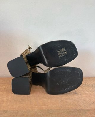 Sandalias Castañer tacón plataforma doradas