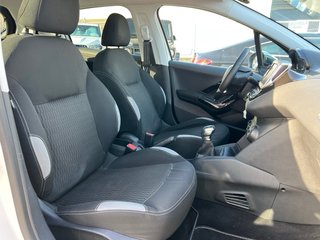Peugeot 208 / Gasolina / Manual / Año 2015