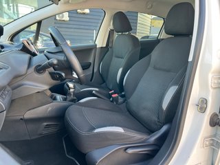 Peugeot 208 / Gasolina / Manual / Año 2015