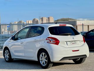 Peugeot 208 / Gasolina / Manual / Año 2015
