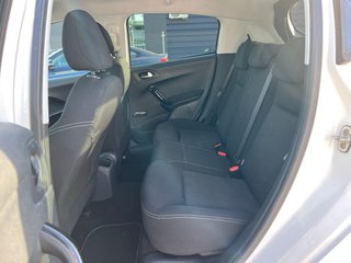 Peugeot 208 / Gasolina / Manual / Año 2015
