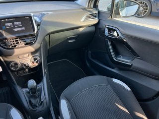 Peugeot 208 / Gasolina / Manual / Año 2015