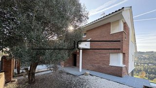 Chalet en venta en Corbera de Llobregat
