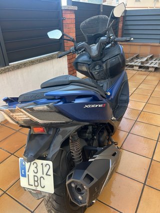 Kymco Nikon 400 Maxi Scooter