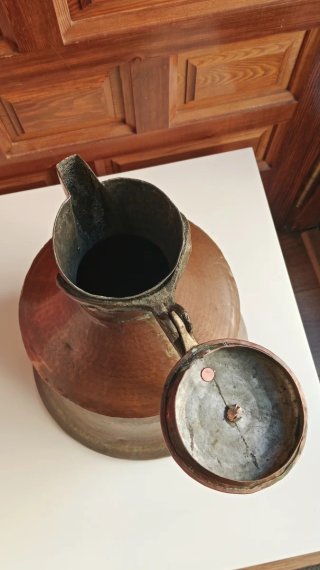Antigua Jarra de Cobre. 41 cm. de Altura.
