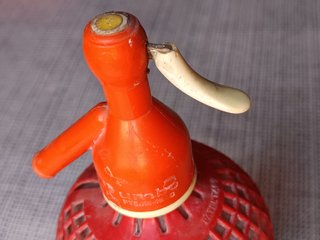 Antiguo sifón de soda Konga