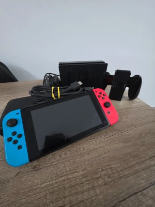 Nintendo Switch Azul/Rojo Poco Usada