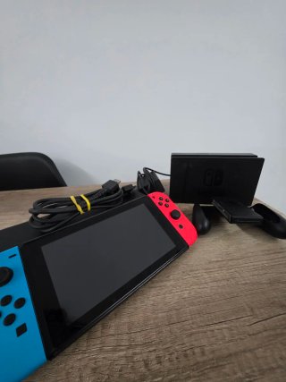 Nintendo Switch Azul/Rojo Poco Usada