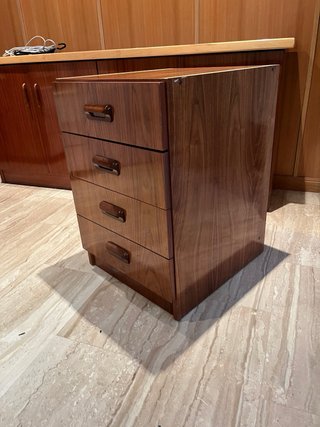 Mesita auxiliar de madera