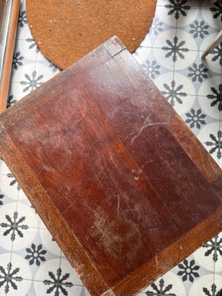 Mesita de noche de madera