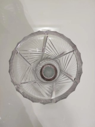 Jarrón decorativo de cristal tallado
