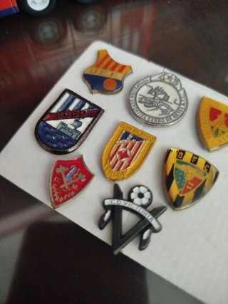 Lote 8 Pins Clubes Fútbol ⚽