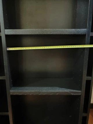 Estantería negra con módulo desplazable