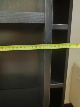Estantería negra con módulo desplazable