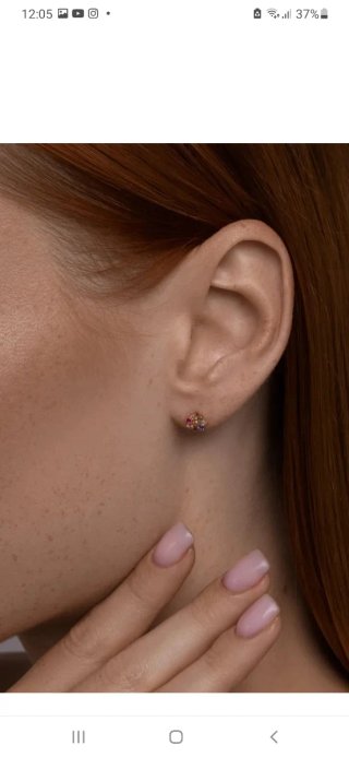 Pendientes oro niña circonitas y corindones.
