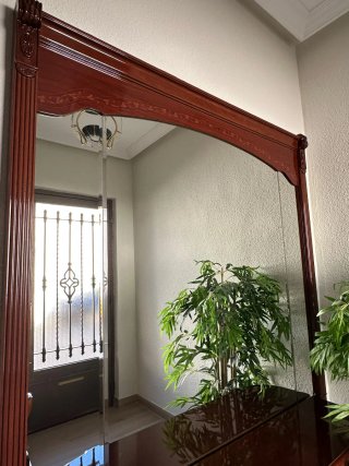 Mueble de salón con espejo. Para recoger