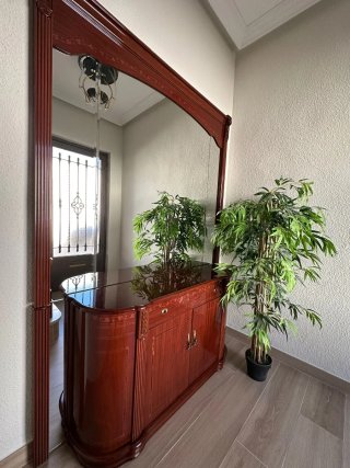 Mueble de salón con espejo. Para recoger