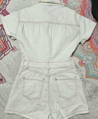 Mono vaquero blanco Stradivarius Talla S