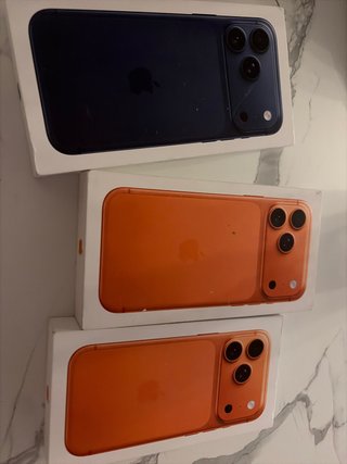 iPhone 17 Pro Max Azul y Naranja