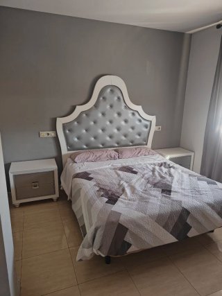 Dormitorio: Cama, Cabecero y 2 Mesillas
