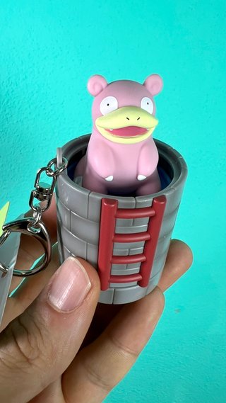 Slowpoke Pokémon Well Keychain