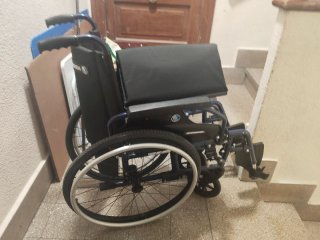 Silla de ruedas prácticamente nueva